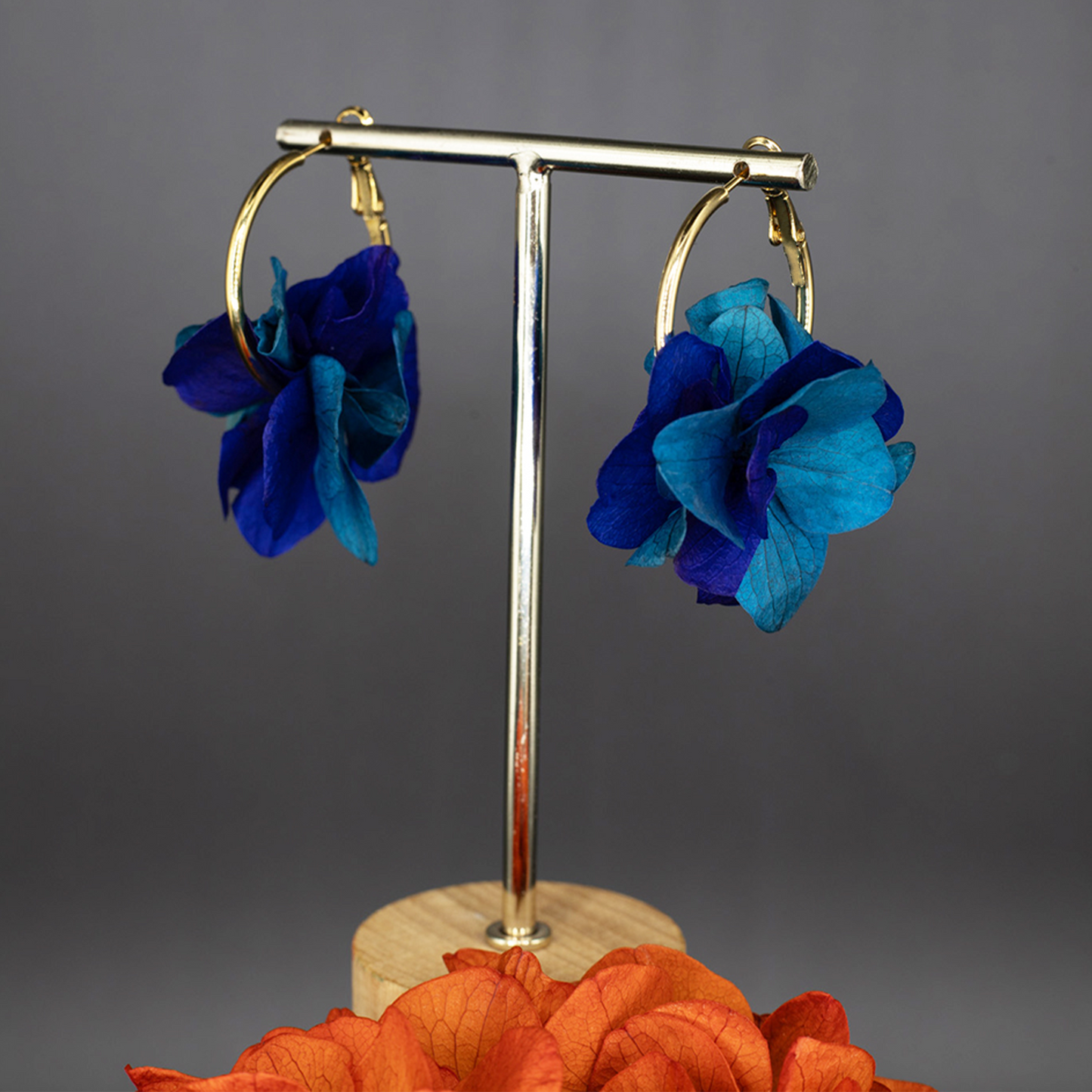 Boucles d'oreilles créoles - duo pétales bleus foncés et bleus clairs