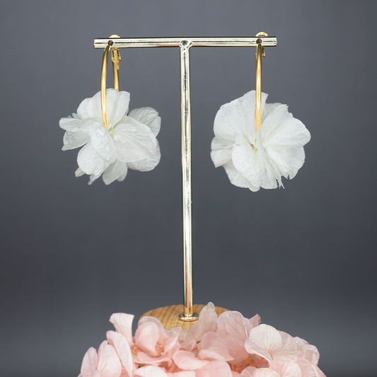 Boucles d'oreilles créoles - pétales blancs